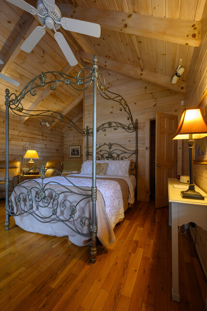 Image 4 for (Cabin 303) Alone at Last
