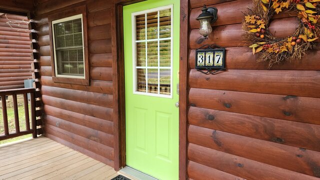 Image 12 for (Cabin 317) Three's a Crowd