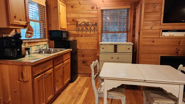 Image 12 for (Cabin 311) Chance for Romance