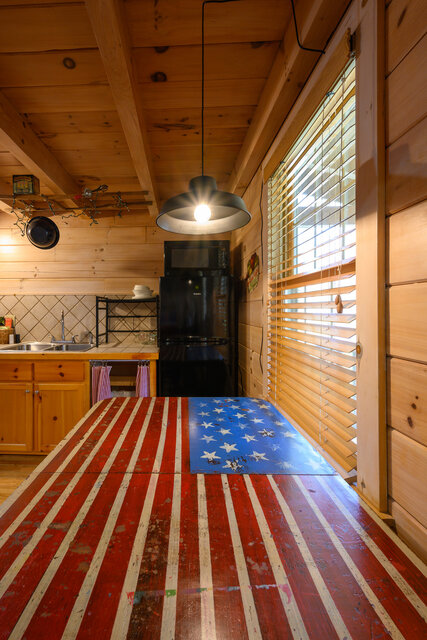 Image 9 for (Cabin 309) Old Glory