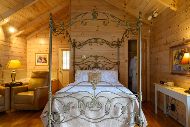 Image 3 for (Cabin 303) Alone at Last