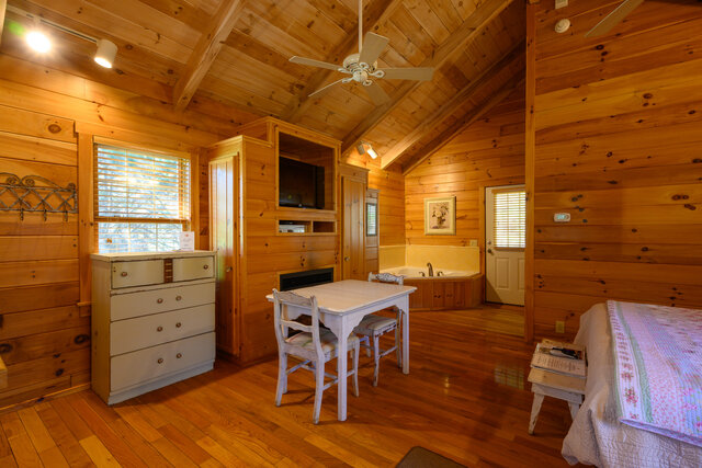 Image 10 for (Cabin 311) Chance for Romance