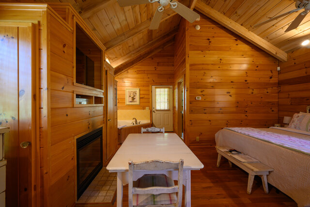 Image 11 for (Cabin 311) Chance for Romance