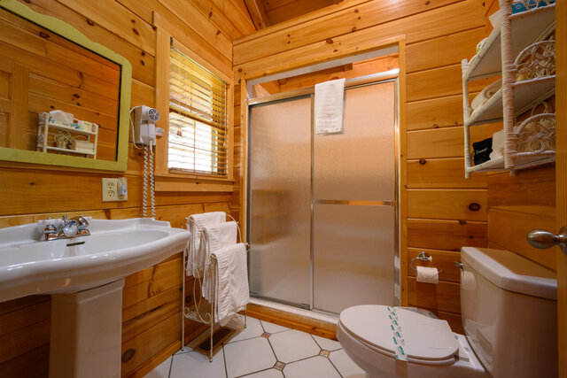 Image 19 for (Cabin 311) Chance for Romance
