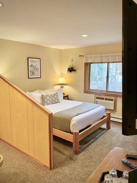 Image 4 for Glacier Suite