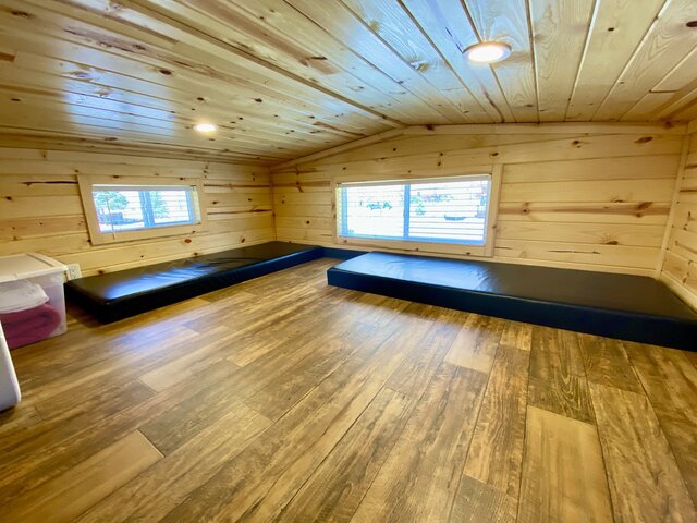 Image 7 for CABIN: RIVERFRONT DELUXE (Max:6)