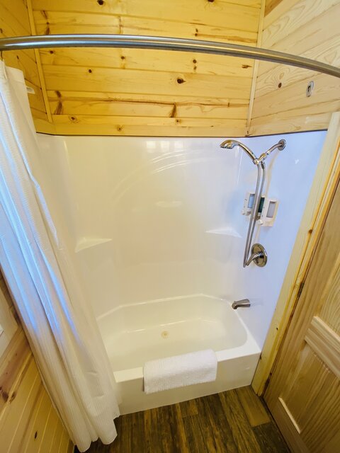 Image 12 for CABIN: RIVERFRONT DELUXE (Max:6)