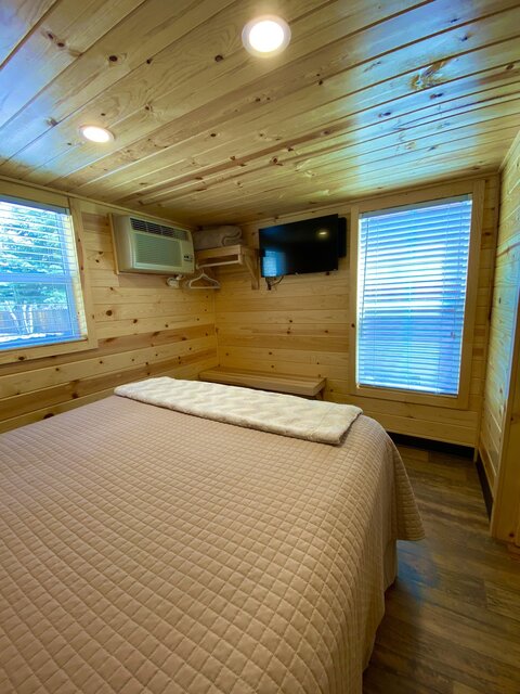 Image 15 for CABIN: RIVERFRONT DELUXE (Max:6)