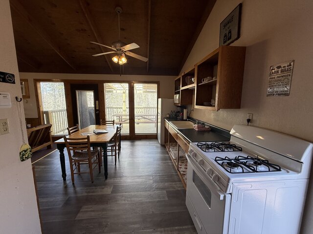 Image 3 for Tree House Cottage #30