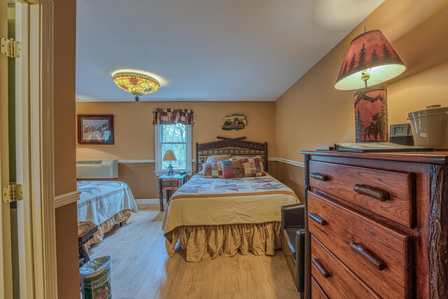 Image 2 for Lafayette - Two Queen Beds (T)