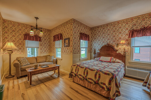 Image 2 for Trillium - Two Queens & Sofa bed (T)