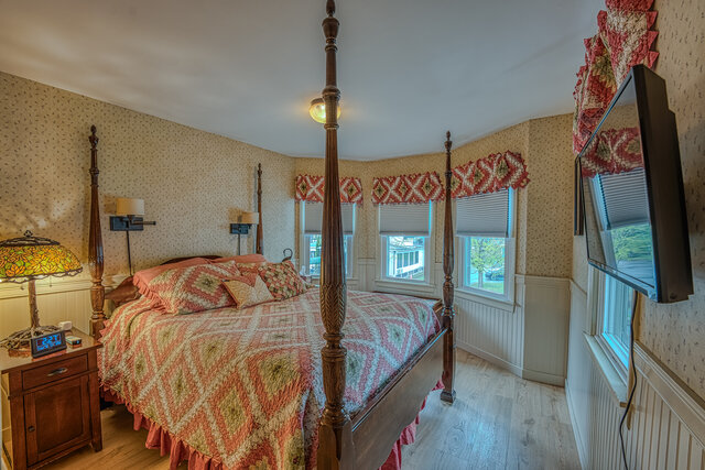 Image 1 for Zealand - Queen Bed (T)