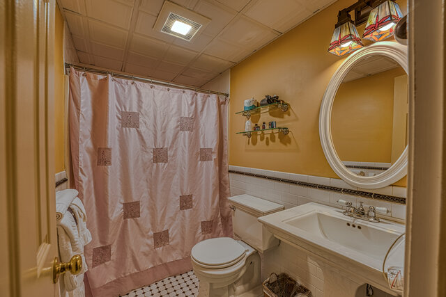 Image 3 for Trillium - Two Queens & Sofa bed (T)