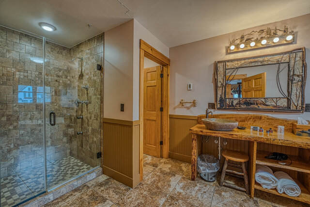 Image 5 for Bridal Veil - King Bed w/ single sofa bed (G)