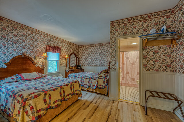 Image 1 for Trillium - Two Queens & Sofa bed (T)