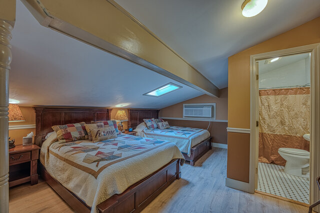 Image 1 for Notchview - Two Queen (T)