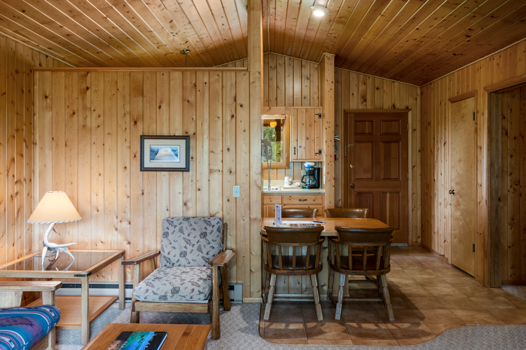 El Western Cabins and Lodges in Ennis, Montana Mountainside Cabins