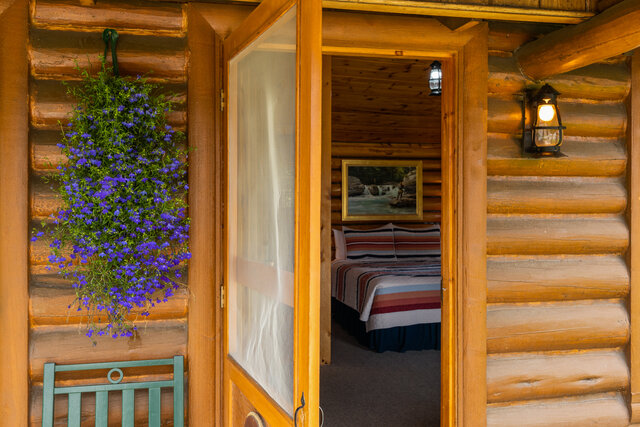 Image 5 for Creekside Overnight Queen Cabins