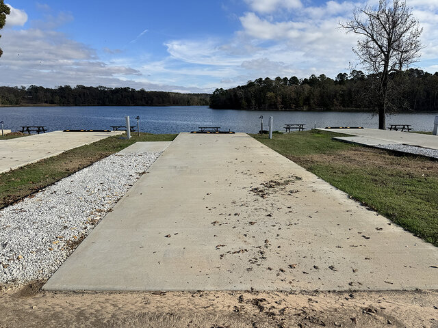 Image 3 for RV 09  Lakefront Back-In