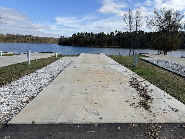 Image 3 for RV 15  Lakefront Back-In