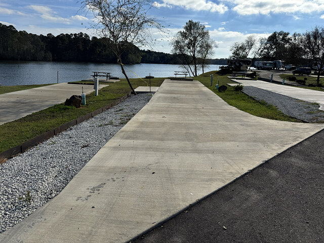 Image 3 for RV 37 Lakefront Back-In