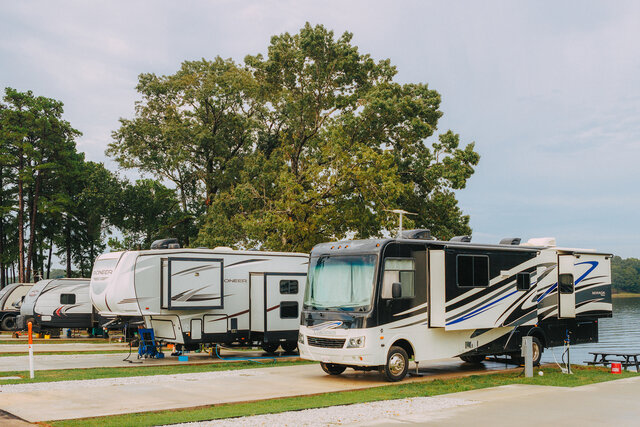 Image 6 for RV 05 Lakefront Back-In