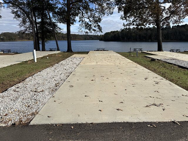 Image 3 for RV 04 Lakefront Back-In