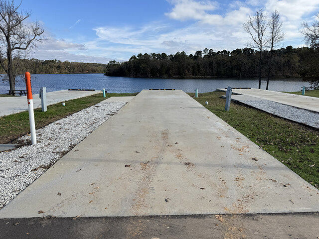 Image 3 for RV 14  Lakefront Back-In