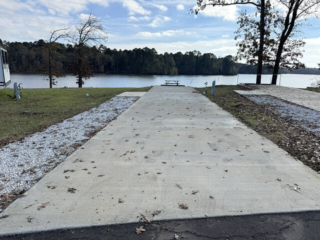 Image 3 for RV 18 Lakefront Back-In