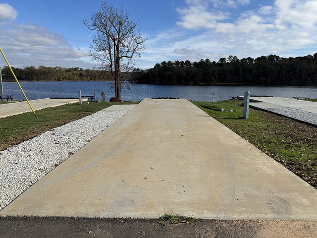 Image 3 for RV 12  Lakefront Back-In