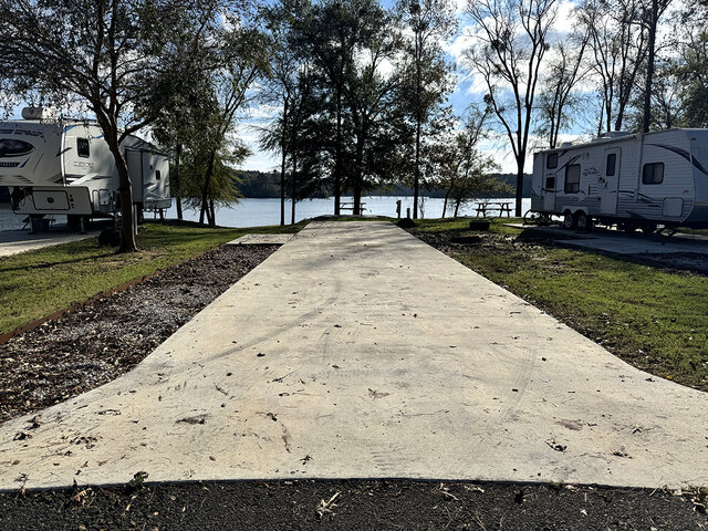 Image 3 for RV 46 Lakefront Back-In