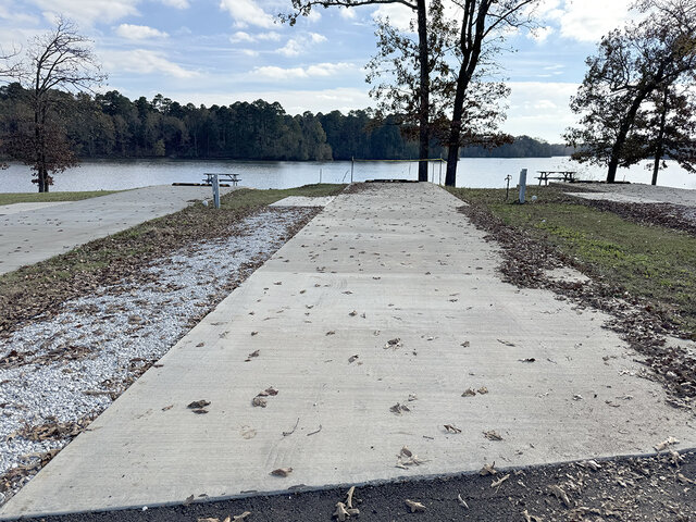 Image 3 for RV 19  Lakefront Back-In