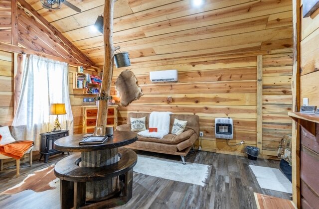 Image 3 for Lil' Rustic with Hot Tub
