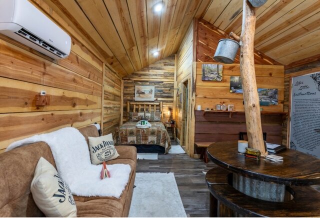 Image 4 for Lil' Rustic with Hot Tub