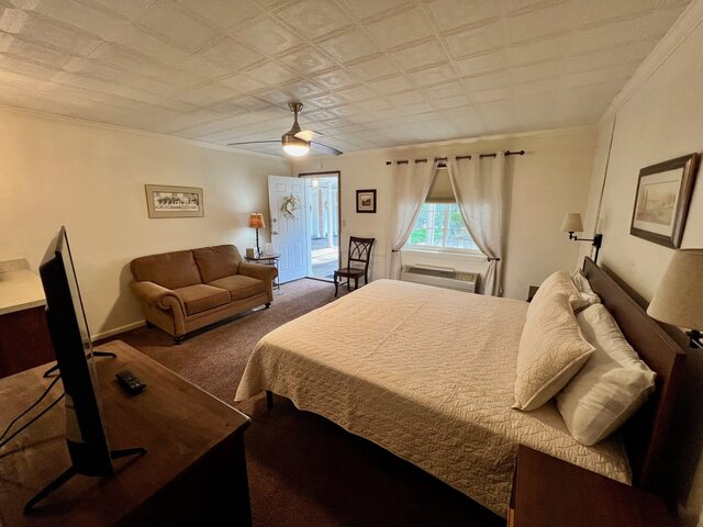 Image 2 for 25) The Flowering Dogwood Room
