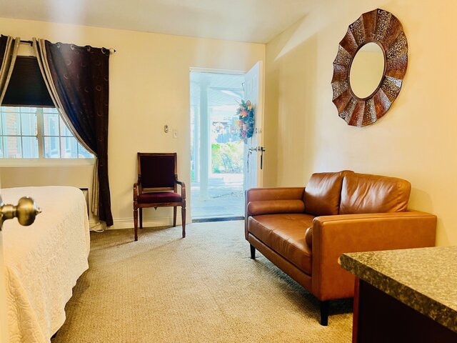 Image 3 for 26) The Buckeye Room