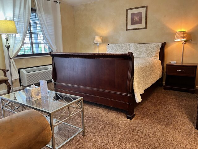 Image 1 for 29) The Sugar Maple Room