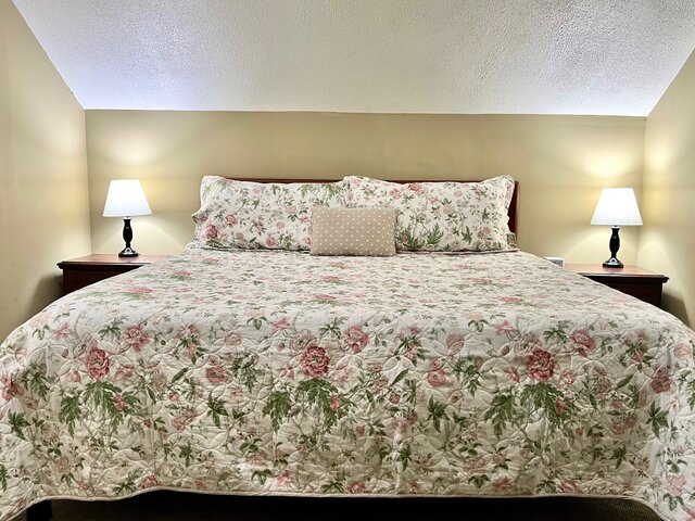 Image 2 for 39) The Robb Forman Dew Cottage