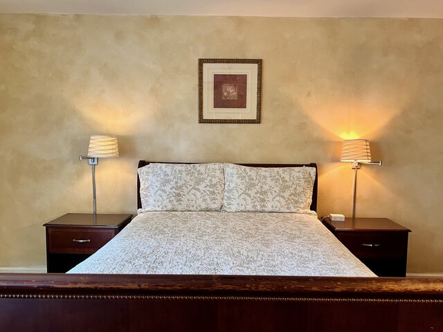 Image 4 for 29) The Sugar Maple Room
