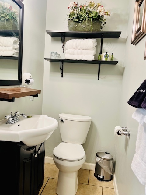 Image 4 for 22) The River Birch Room