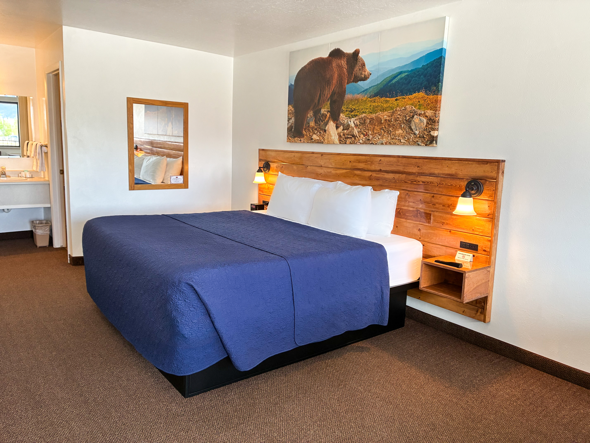 Image for 215 Red Bear Room (1K)