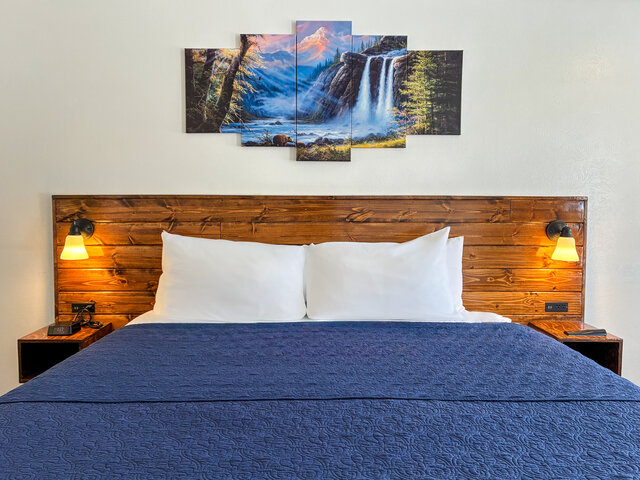 Image 3 for 111 Waterfall Room (1K)