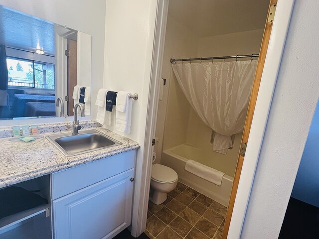 Image 2 for 201 Madison Valley Room (2Q)