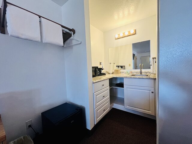 Image 3 for 201 Madison Valley Room (2Q)