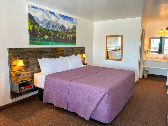 Image 1 for 206 Mountain Lake Room (1K)