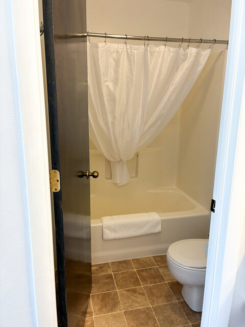 Image 4 for 206 Mountain Lake Room (1K)