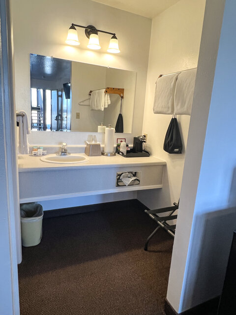 Image 4 for 102 Bison Room (1K)