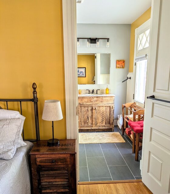 Image 11 for Canyon Room