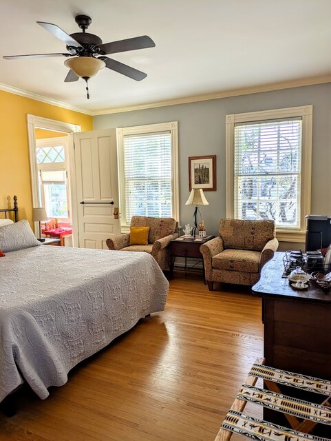 Image 5 for Canyon Room