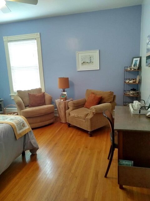 Image 5 for Coastal Room